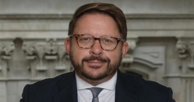 Peter Tsouroulla headshot